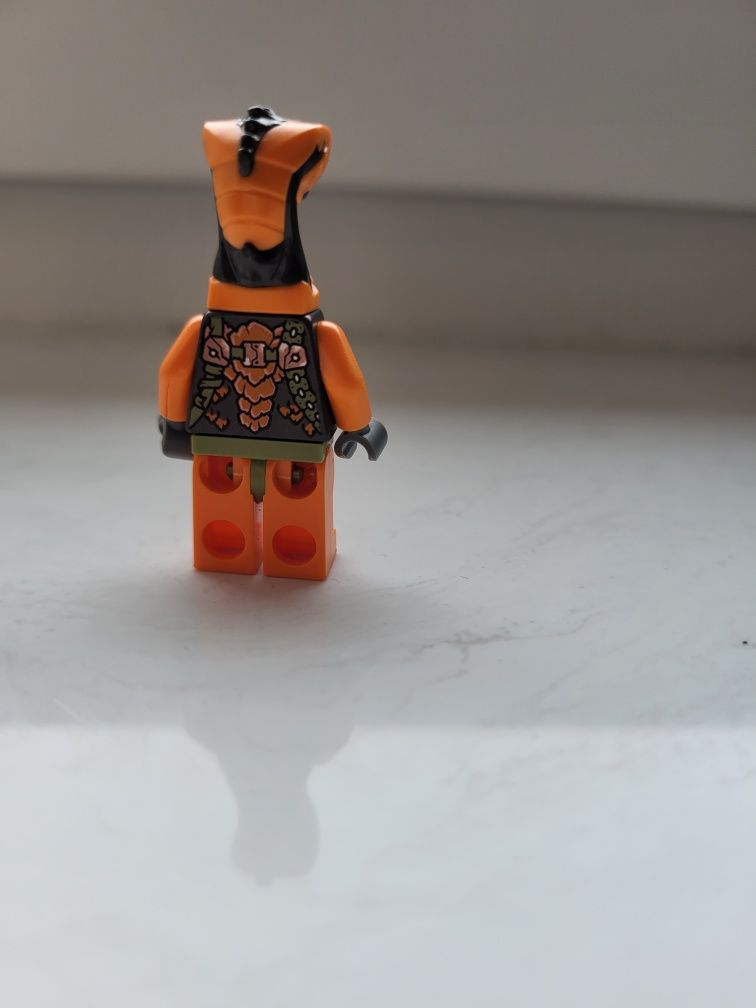 Lego Ninjago Figurka wenżona z książki czas węży. książki  brak .