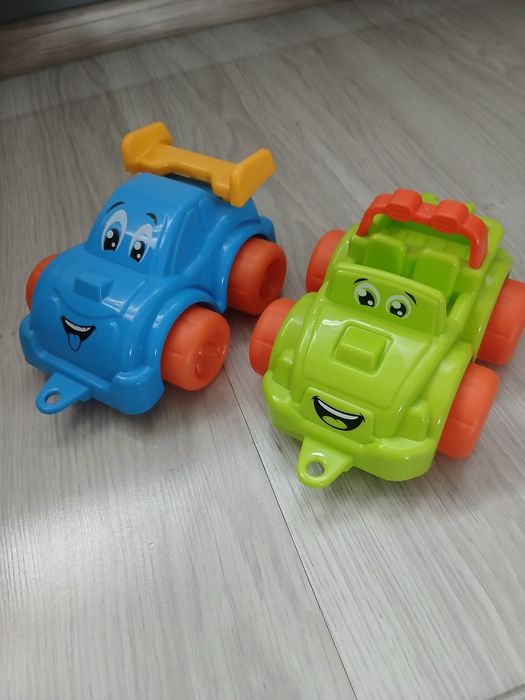 Plastikowe autka