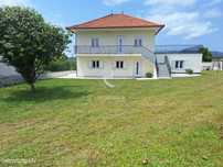 Moradia T4 com 1500 m2 de terreno  e furo de água.-Rubiães-Paredes de