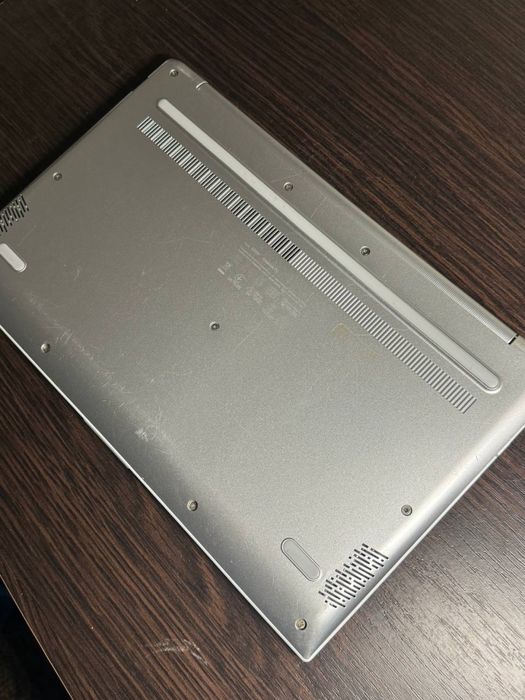 Asus VivoBook S330F — стильний і потужний ноутбук для роботи
