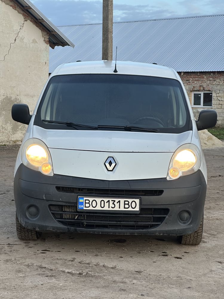 Продаєця авто рено кенго 2 2012 року