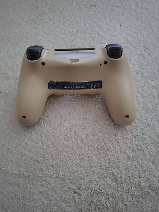 Comando PS4 Dourado
