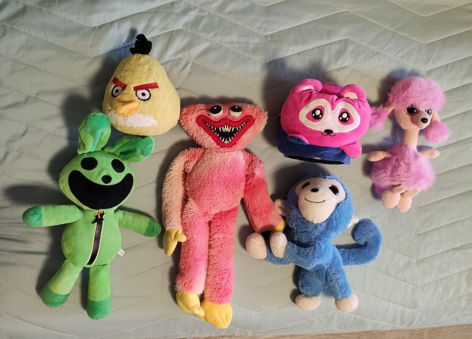 М'які іграшки різні