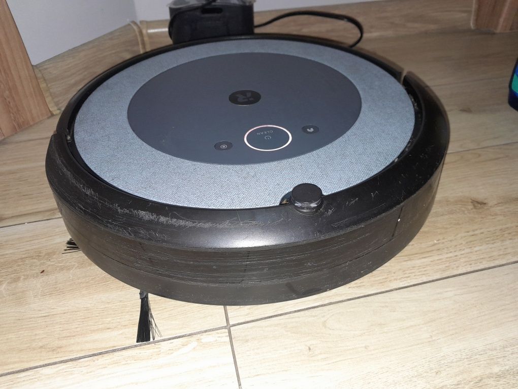 Robot sprzątający iRobot Roomba i3 70dB wifi aplikacja