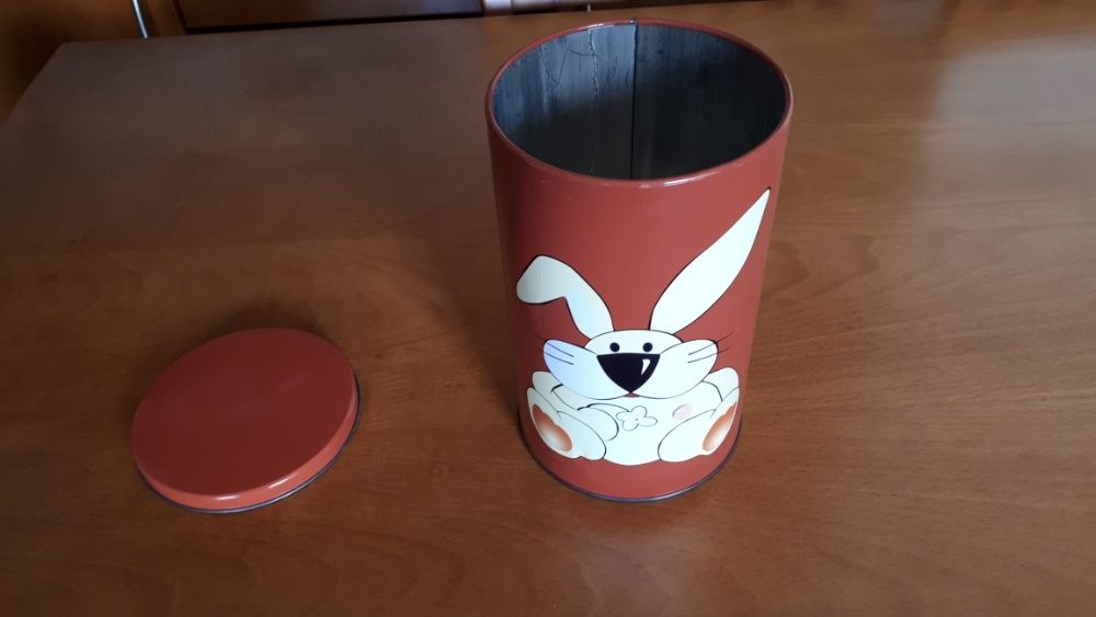 Lata de decoração nova