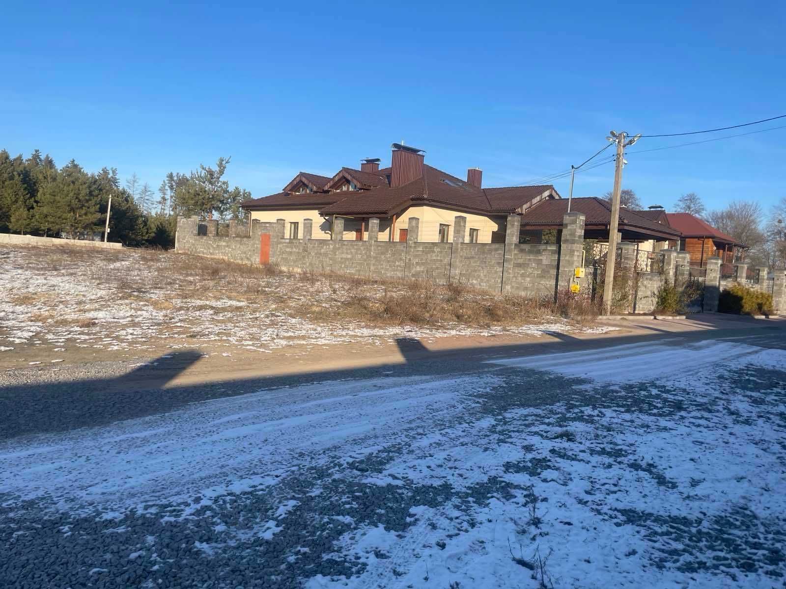 Ділянка під забудову в мальовничому місті поблизу Житомира