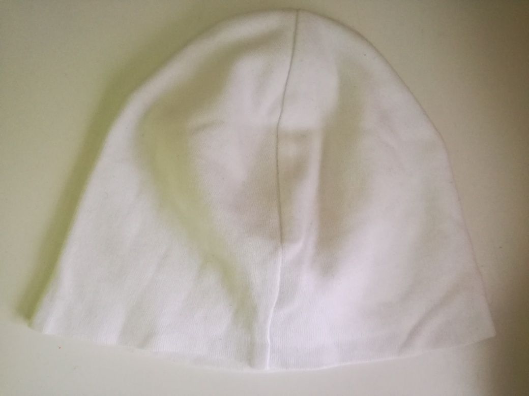 Biała czapeczka dla dziewczynki / na chrzest