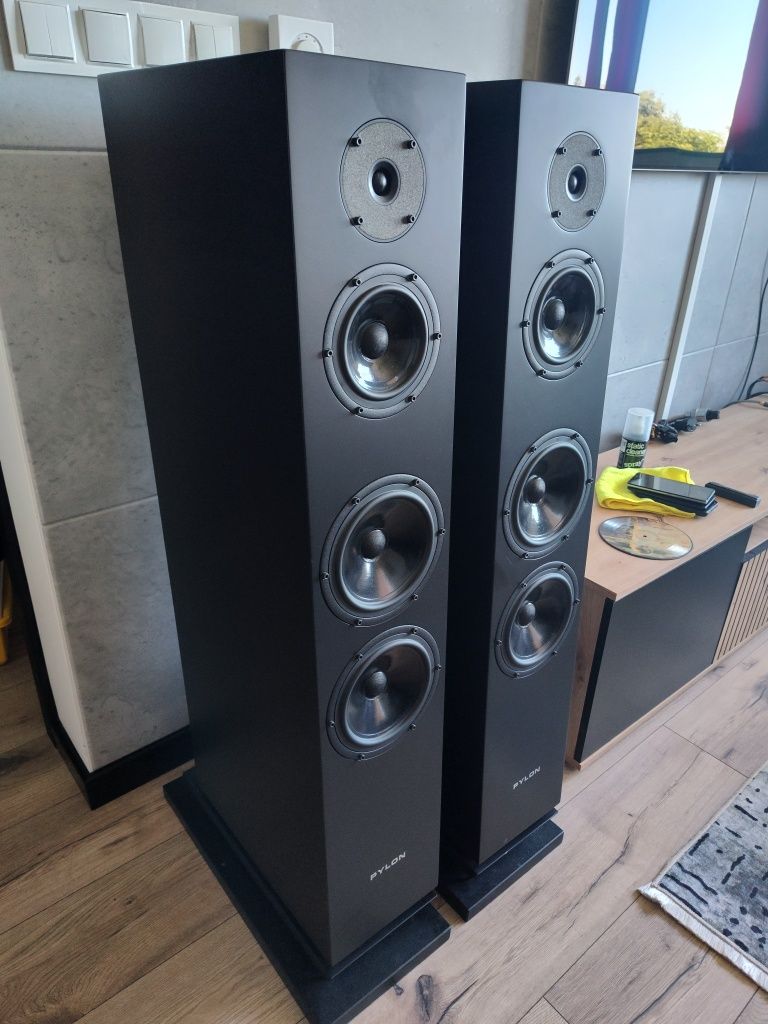 Kolumny Pylon Diamond 30 czarne