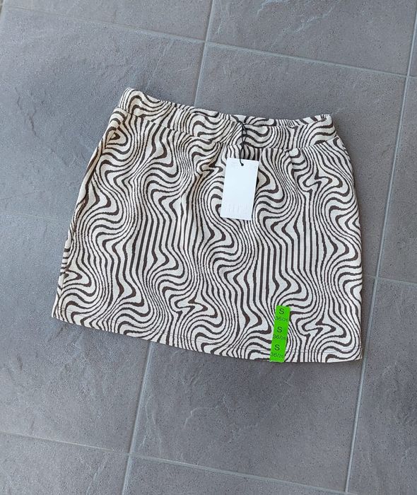 Spódnica mini dopasowana sweterkowa S 36 Nowa
