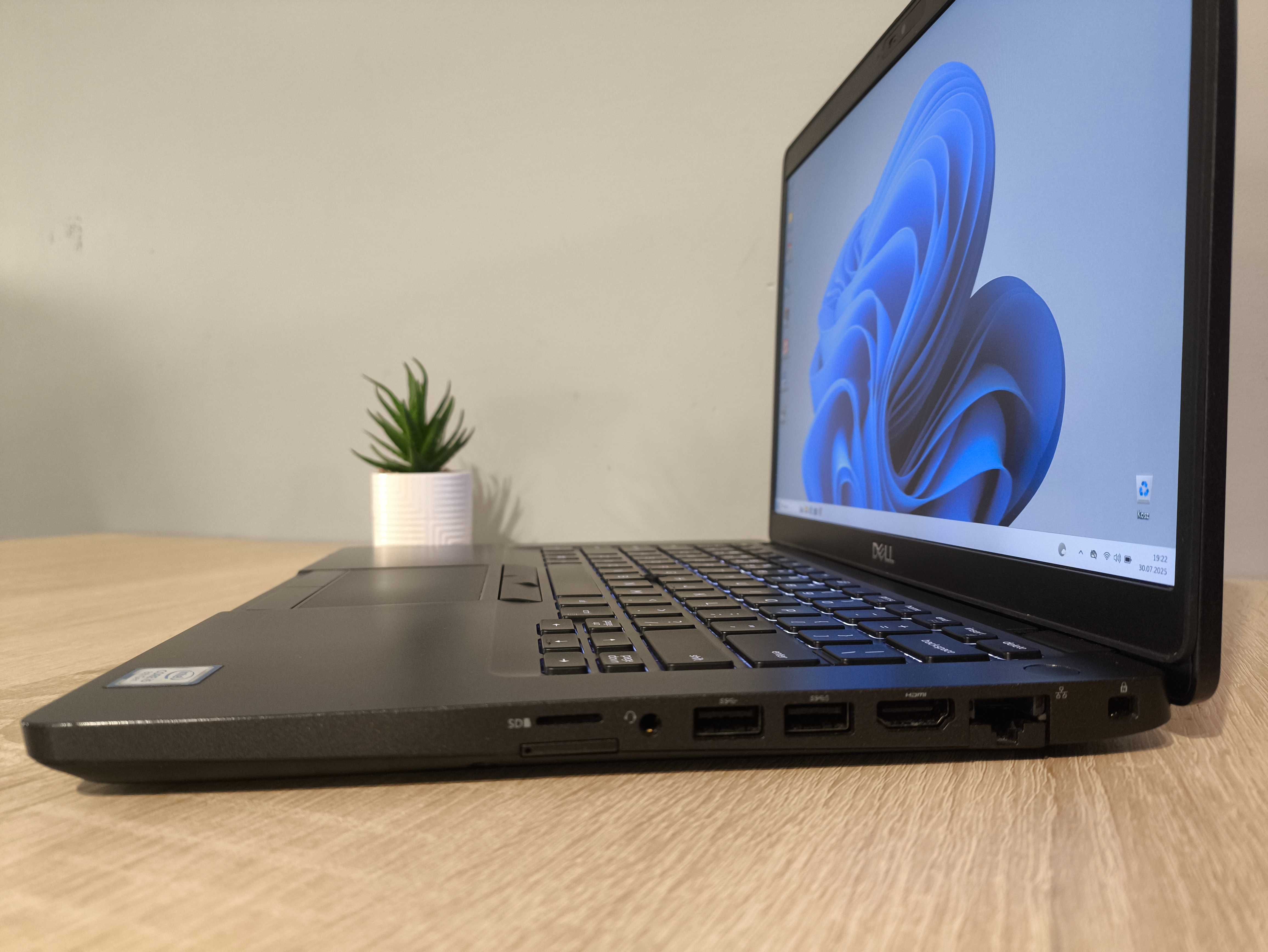 Biznesowy Dell - Intel i5, 16GB RAM DDR4, SSD NVMe, ekran FullHD, W11