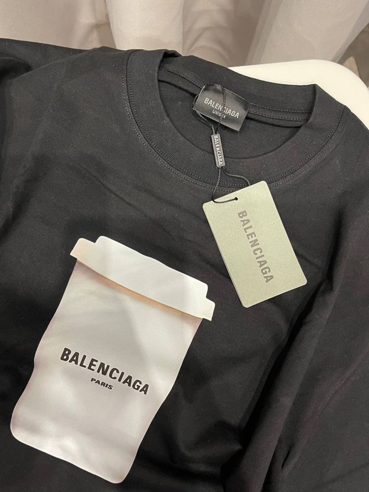 Футболка Balenciaga