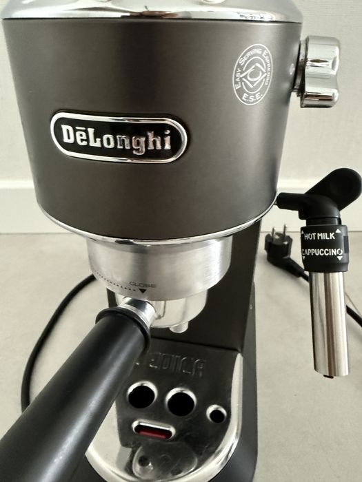 Кавоварка ріжкова Delonghi EC 685 BK