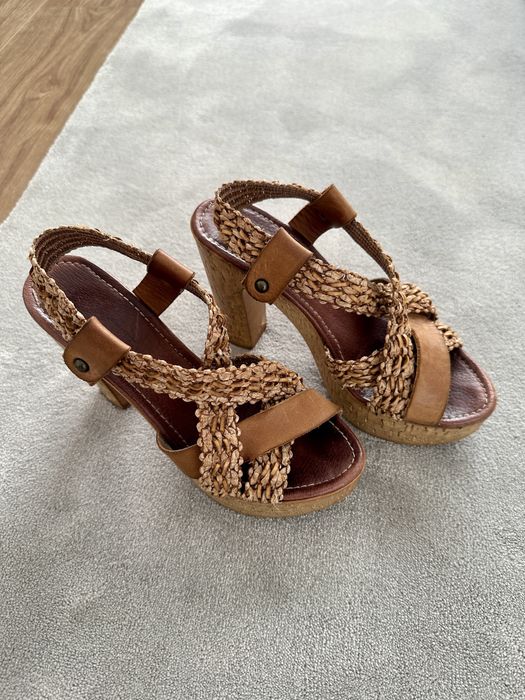 Sandálias camel, tamanho 37