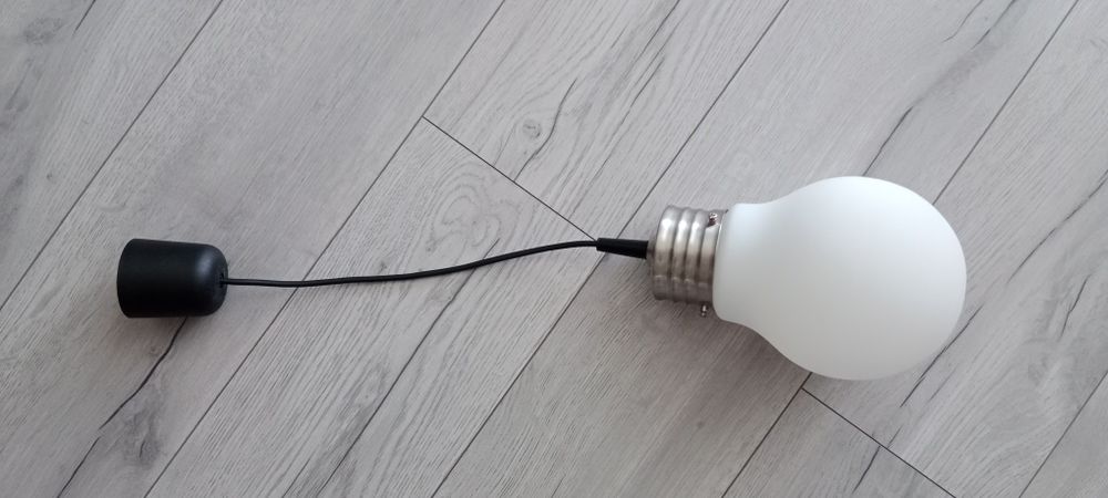Lampa wisząca żarówka