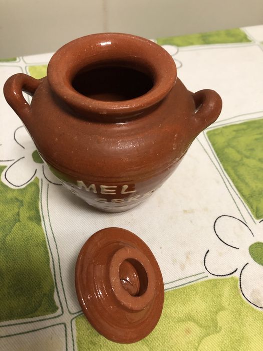 Pote pequeno para guardar mel