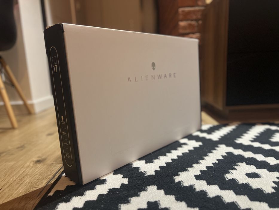 Laptop Dell ALIENWARE R5 M17 AMD 6800H / 3070TI / 1 TB / 16 GB
