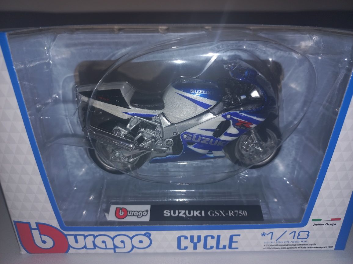 Bburago motor Suzuki GSX-R750,skala 1:18.