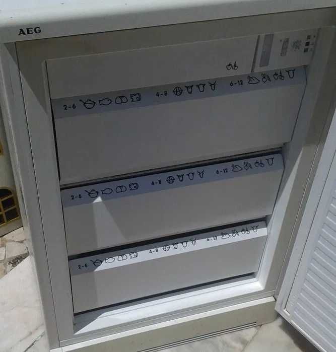 Congelador pequeno AEG usado