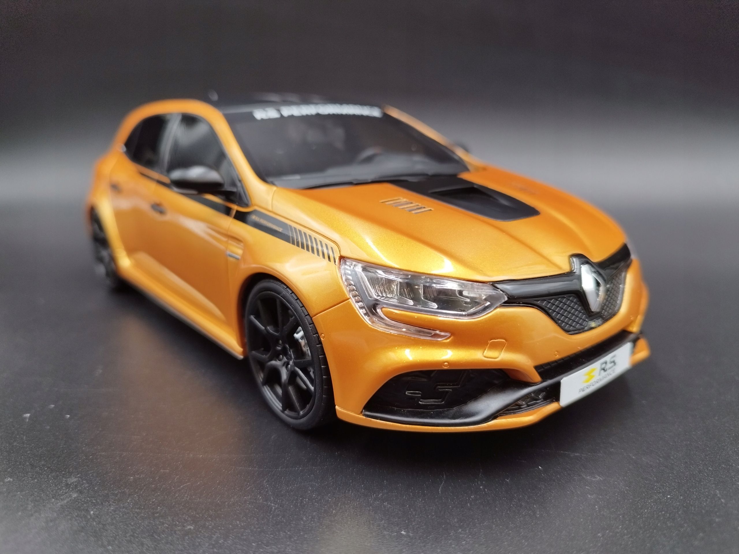 1:18 Otto Renault Megane R.S. Performance Limit 2500 sztuk model nowy