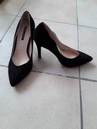Sapato preto,salto médio