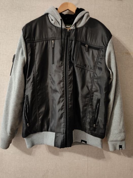 Куртка с капюшоном бомбер зимняя