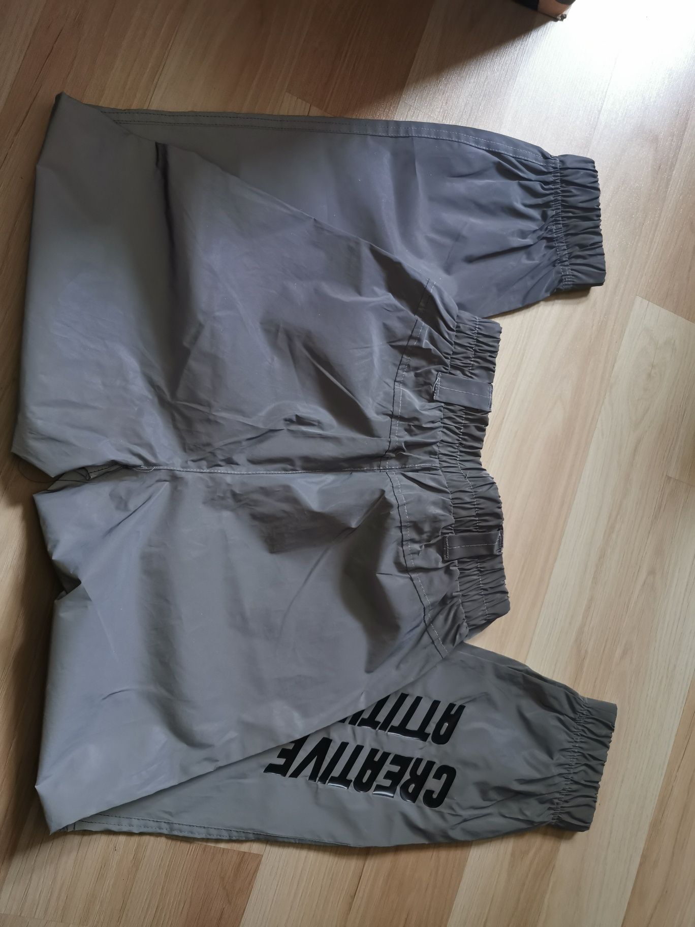 Odblaskowe nowe spodnie Bershka r. S