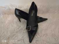 Sapatos Pretos Tam 38
