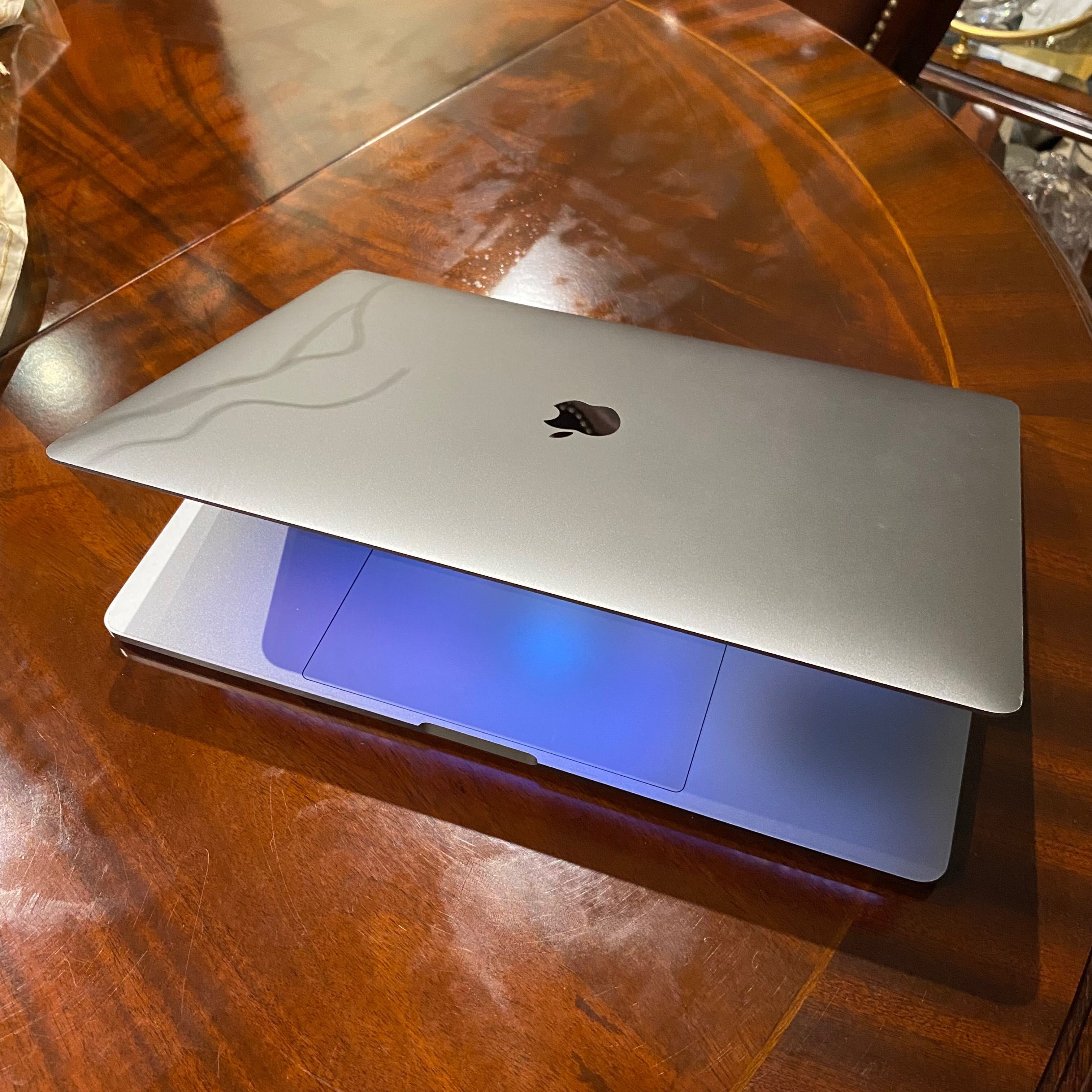 Macbook Pro 15, TouchBar, Processador i9