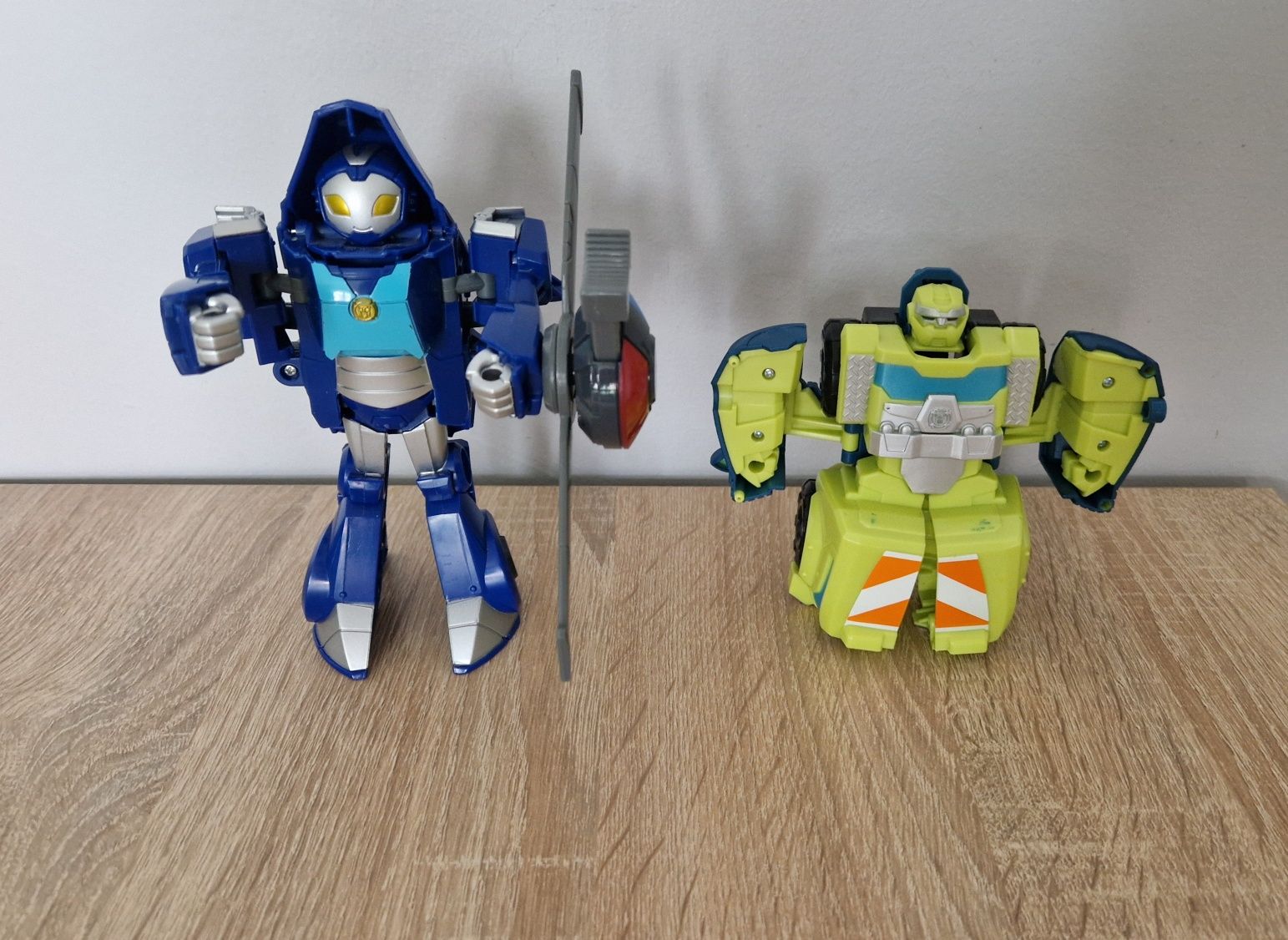 TRASFORMERS Rescue Bots Salvage i TRANSFORMERS Rescue Bots Academy Whi