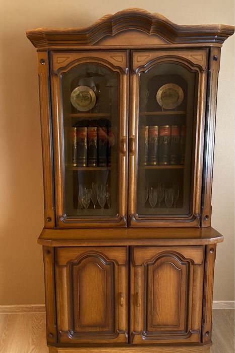 Witryna drewnopodobna klasyczna 200x112x51 cm – doskonały stan