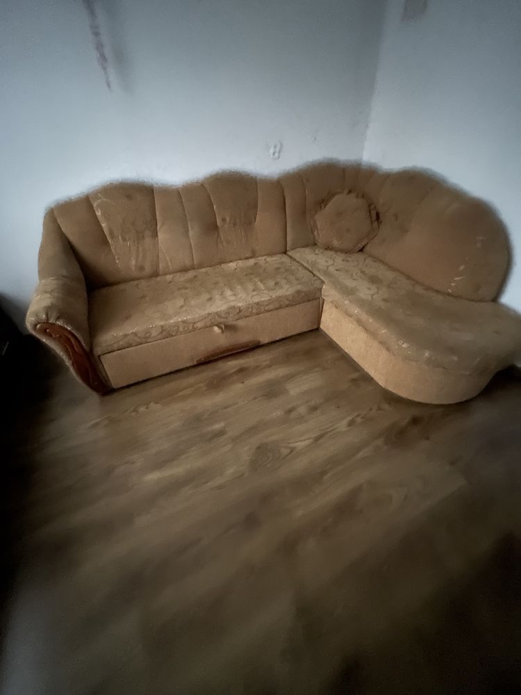 Narożnik plus dwie pufy gratis