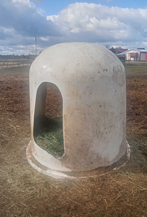 Paśnik dla koni na balot pojemnik na siano paśnik typu dzwon dla koni