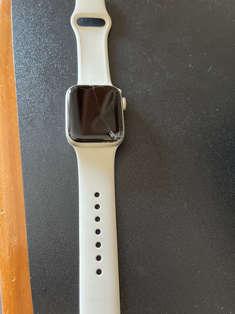 Apple Watch SE GPS 2024 NOVO c ecra partido