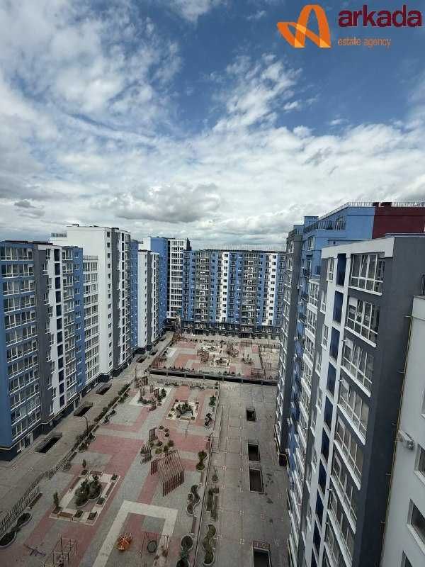 Здана дворівнева квартира з терасою