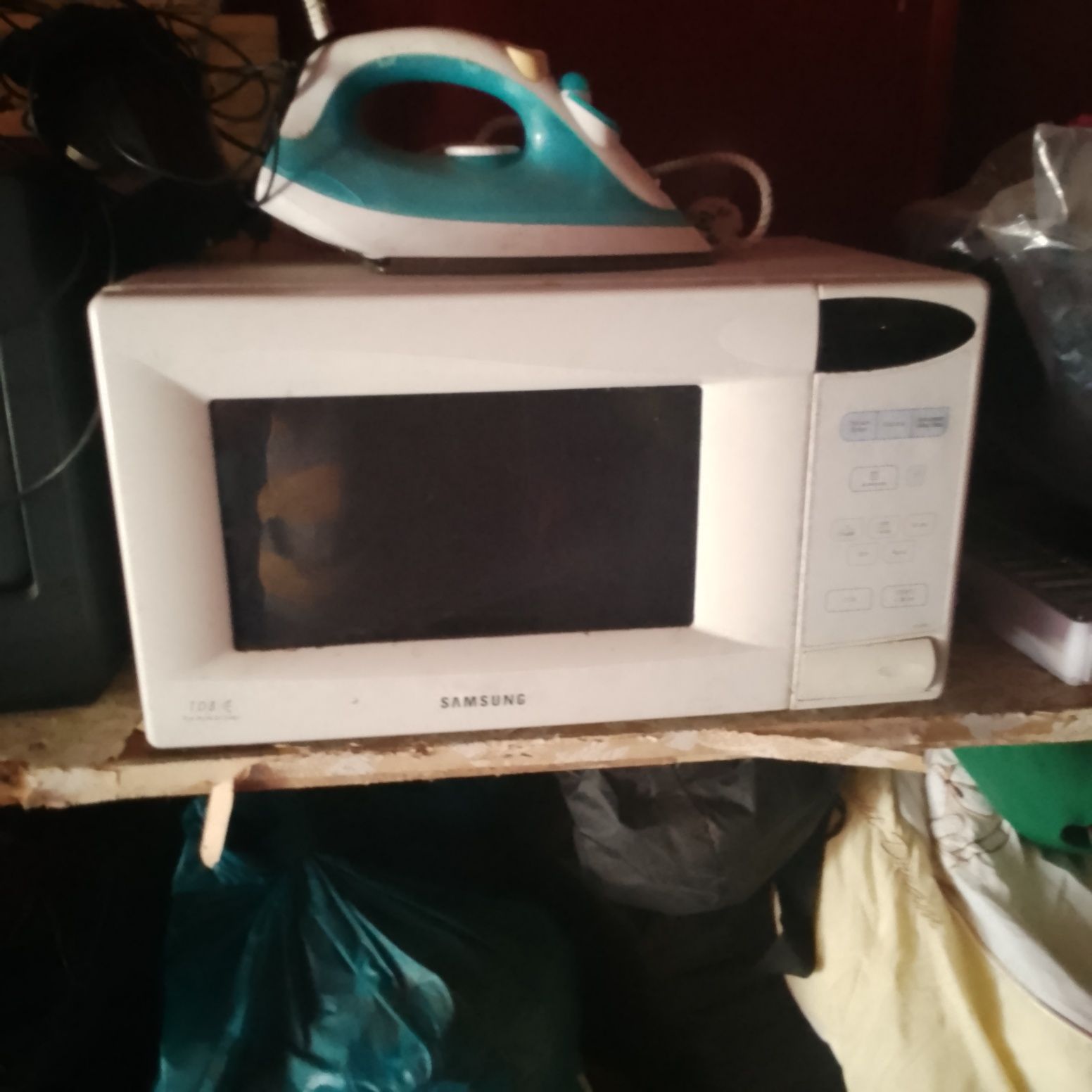 Продам микроволновку печь