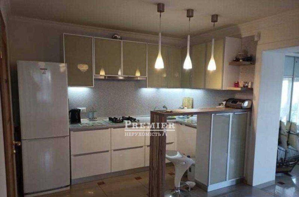 Продам сучасний двоповерховий будинок