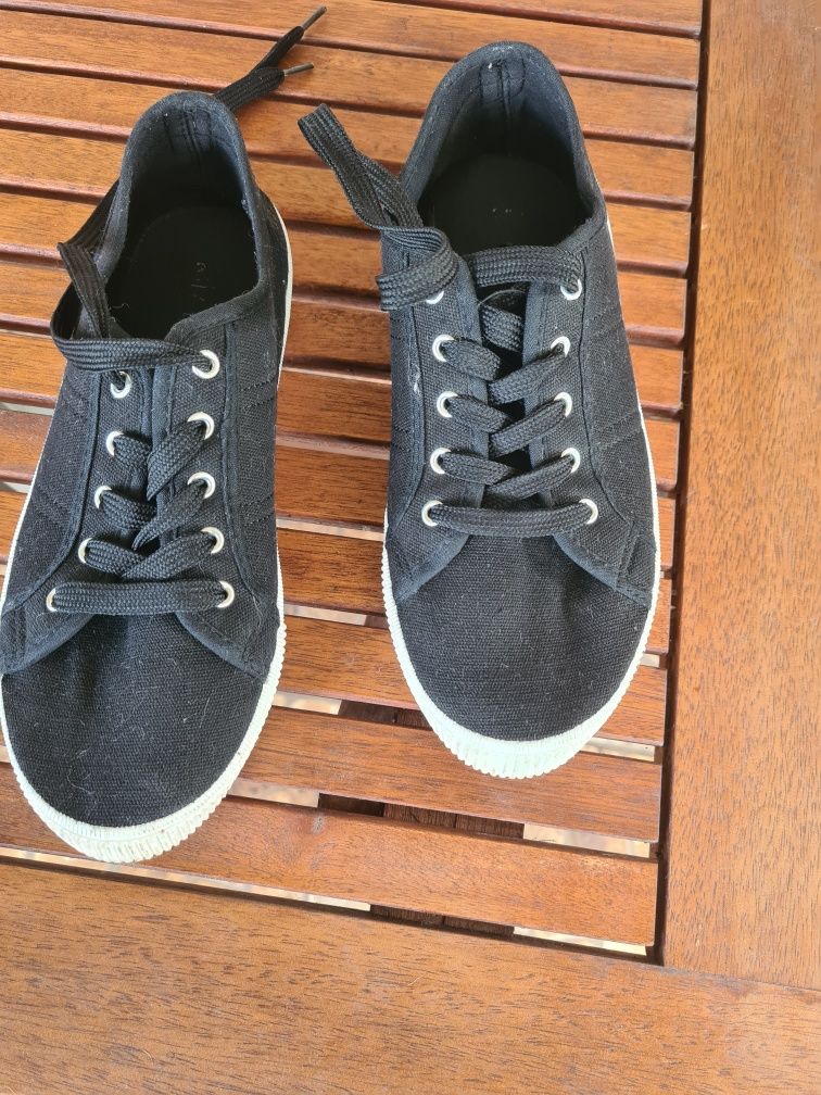 Кеди взуття чорні  37