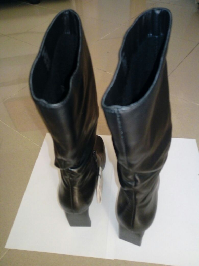 Botas NOVAS de senhora N° 37,