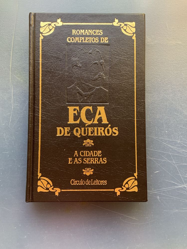 Livro clássico de Eça de Queirós