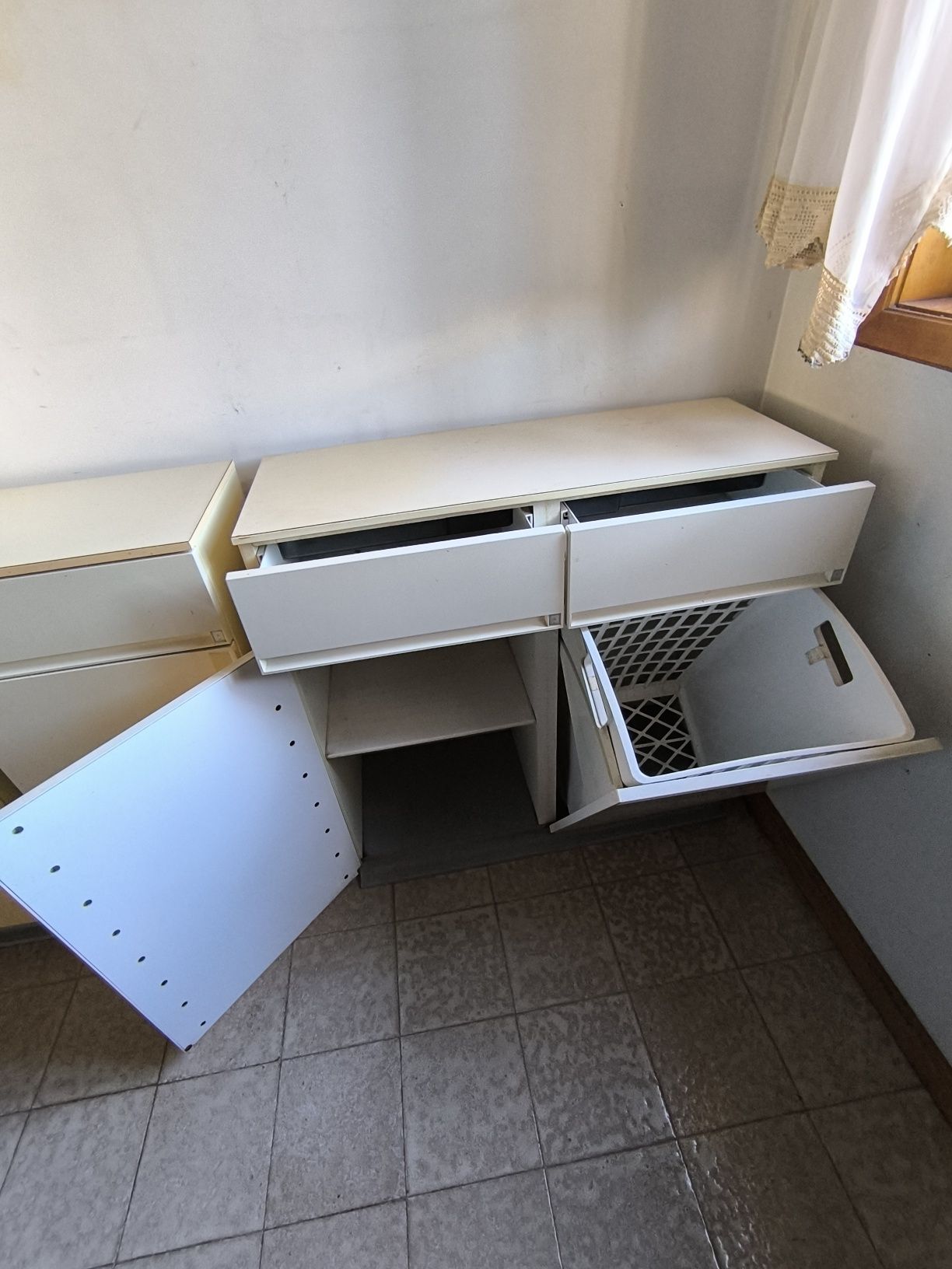Ofereço 3 blocos de armários antigos de WC marca Allibert