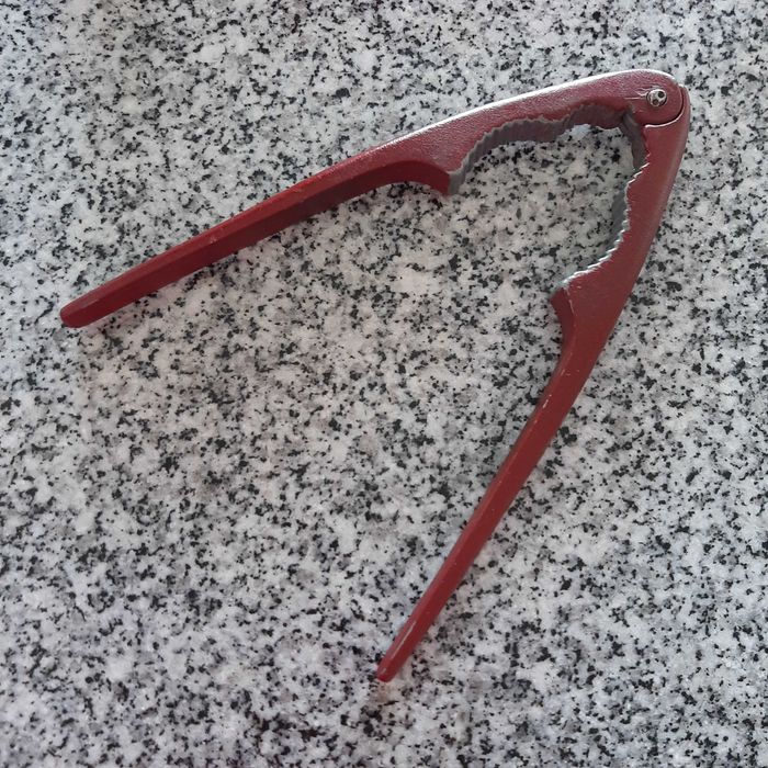Quebra-Nozes Inox 18cm Vermelho