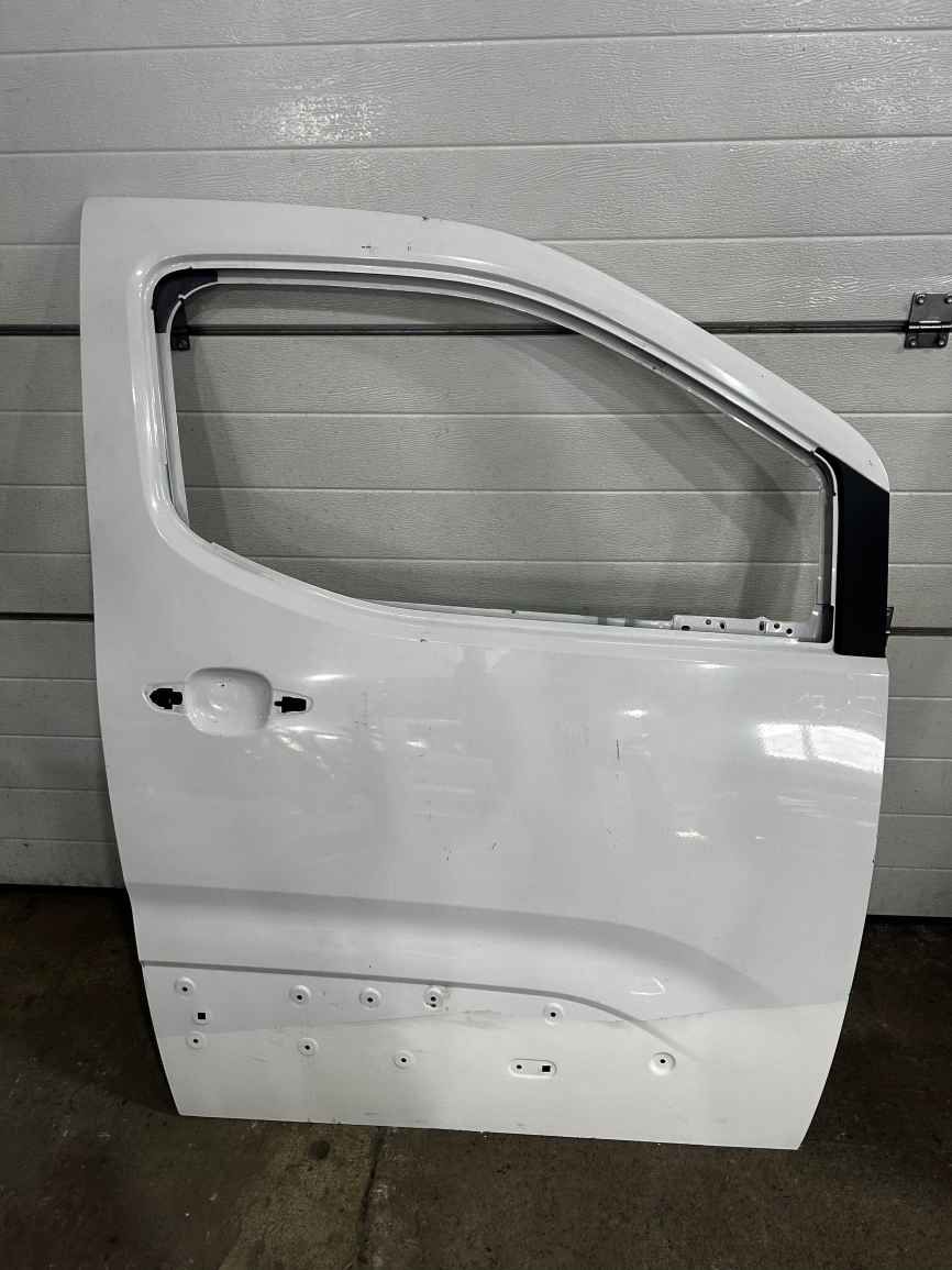 Peugeot/Citroen Berlingo 18- Двері перед R після ремонту DR1347 985619