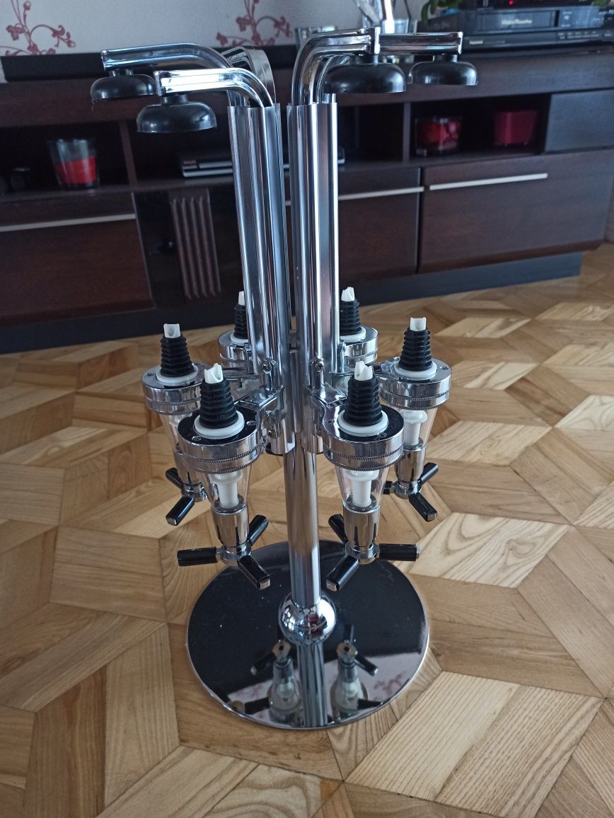 Dystrybutor alkoholu na 6 butelek