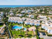 Algarve, Carvoeiro, apartamento T1 espaçoso, com piscina e estacioname