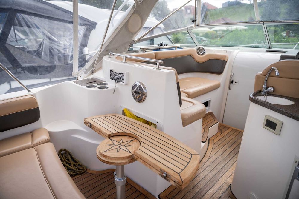 Rinker 300 Express Cruiser – 2009 r 2x 350 MAG 5.7L