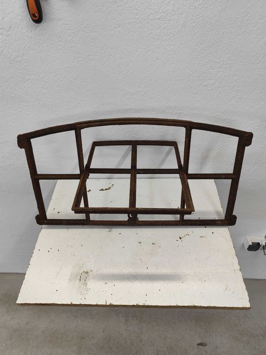 Stare metalowe okno stara rama okienna żeliwna nr 187