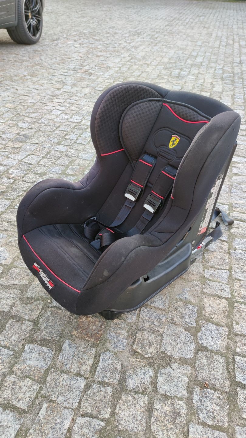 Sprzedam fotelik dziecięcy Scuderia Ferrari IsoFix