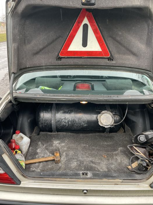 Mercedes-Benz W124 E230