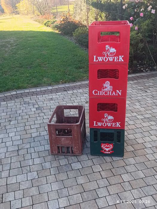 Puste transportery na piwo.