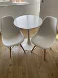 Conjunto mesa + 2 cadeiras